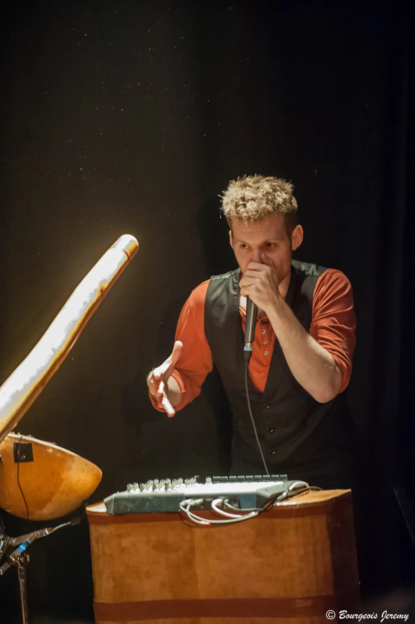 Zalem au beatbox dans le spectacle Vivi